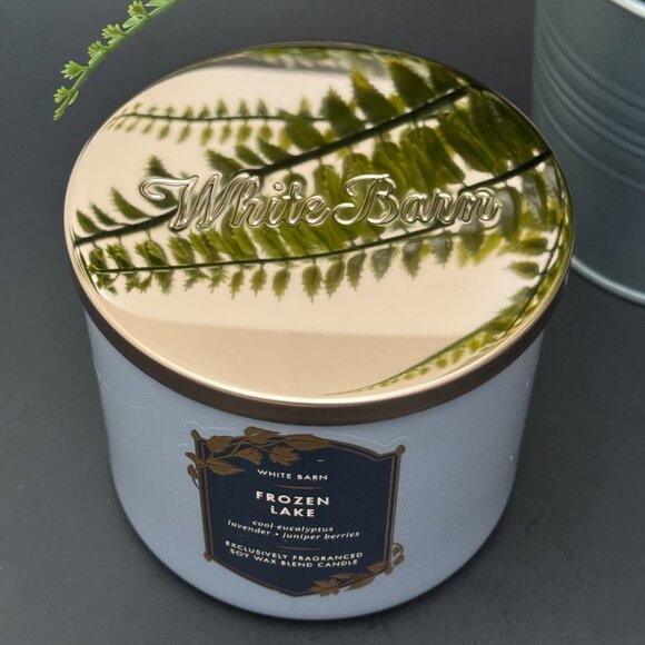 BBW Frozen Lake White Barn Bath & Body Works 3 Wick Candle - Picture 4 of 10
